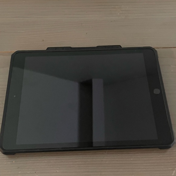 Ipad 7th generation 32gb wifi - Picture 2 of 4